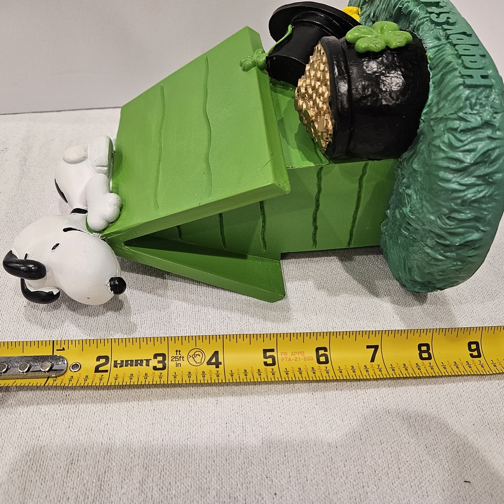 Snoopy & Woodstock's Happy St. Patrick's Day Peanuts Pot of Gold Doghouse NWT - Picture 8 of 9